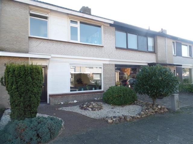 3 bedrooms House Surface Area: 106m2 Furnishings: Bare