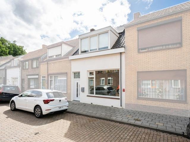 3 bedrooms House Surface Area: 109m2 Unfurnished
