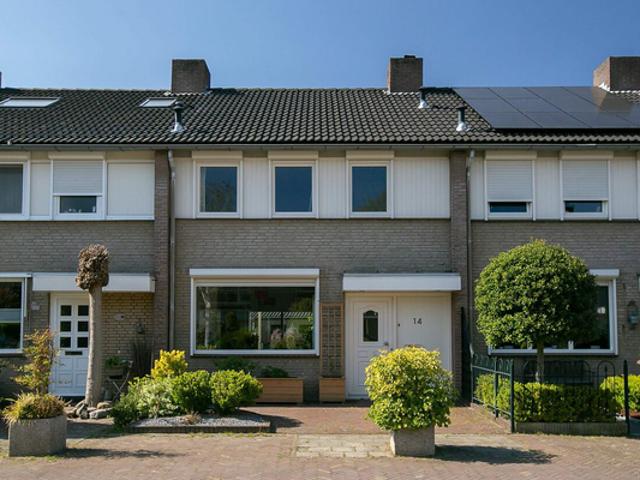 3 bedrooms House Surface Area: 121m2 Furnished