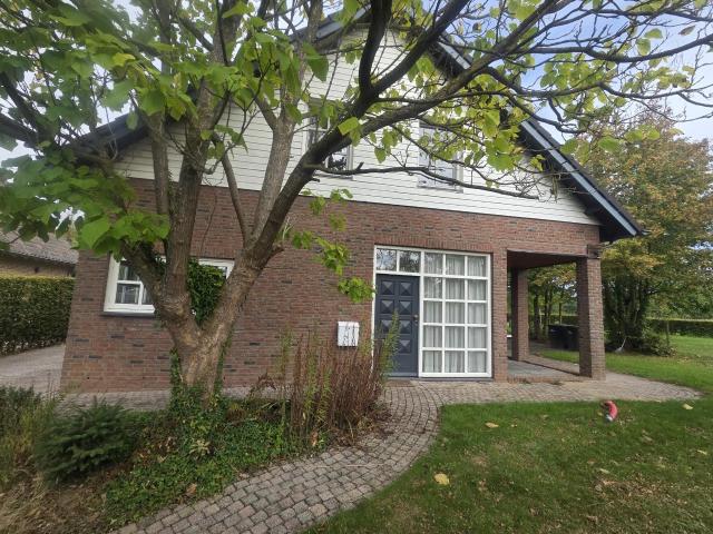 3 bedrooms House Surface Area: 134m2 Unfurnished