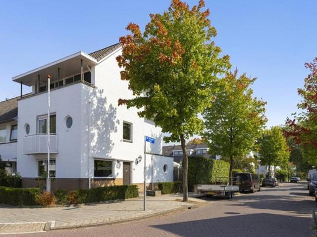 3 bedrooms House Surface Area: 138m2 Furnished Available from: 2026 09 01