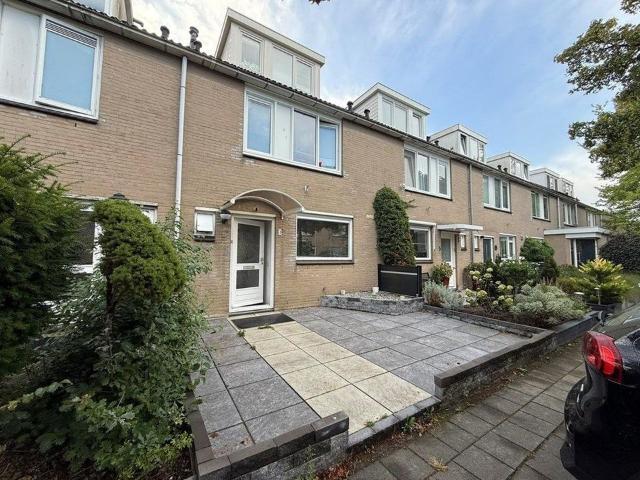 3 bedrooms House Surface Area: 148m2 Unfurnished