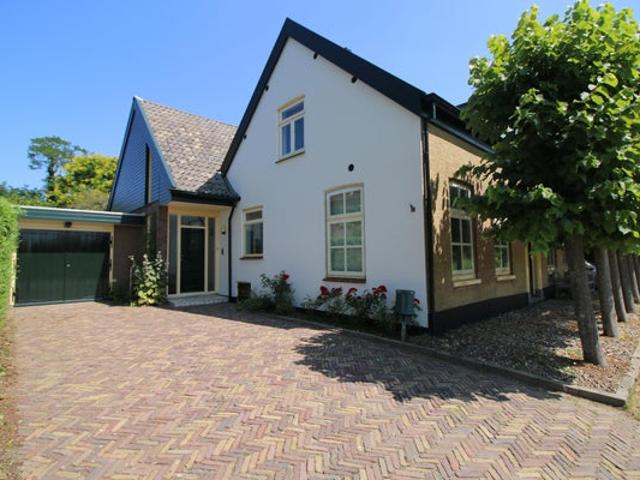 3 bedrooms House Surface Area: 165m2 Unfurnished Available from: 2026 07 01