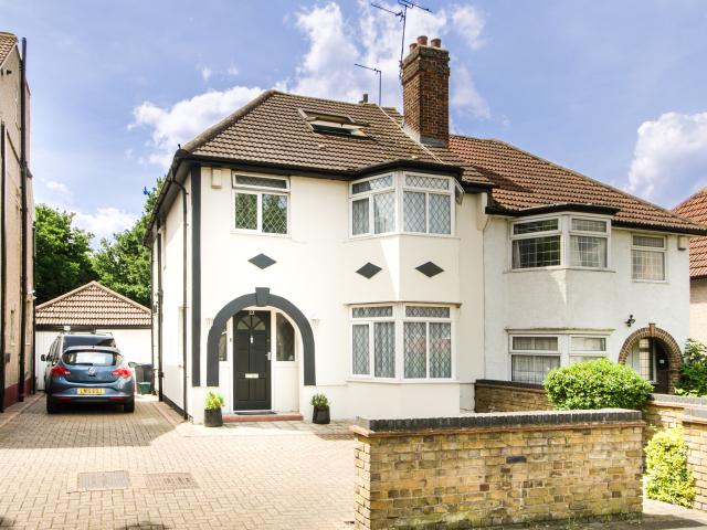 3 Bedrooms House semi detached for Rent in Alder Grove | Foxtons