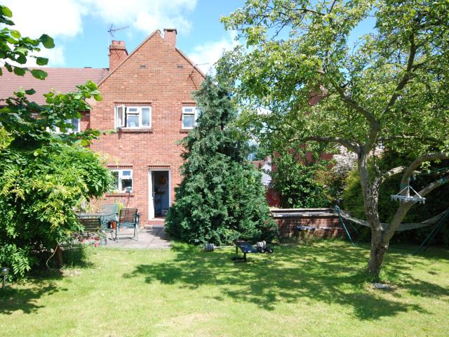3 Bedrooms House semi detached for Rent in Hornbeam Crescent | Foxtons