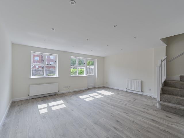 3 Bedrooms House semi detached for Rent in Henry Doulton Drive | Foxtons