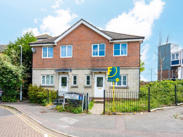 3 Bedrooms House semi detached for Rent in Lower Green Gardens | Foxtons