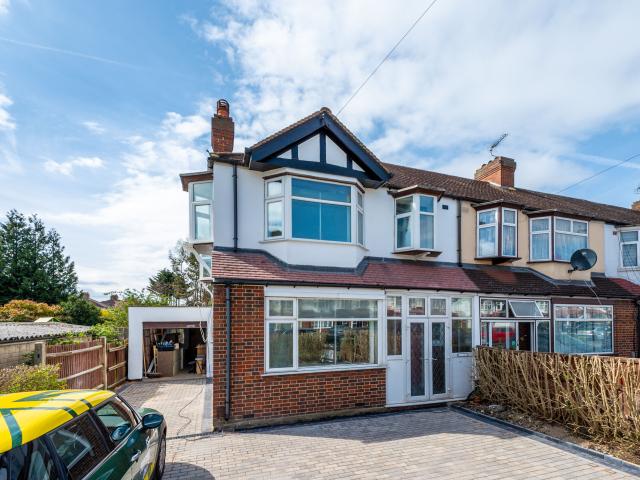 3 Bedrooms House semi detached for Rent in Martin Way | Foxtons