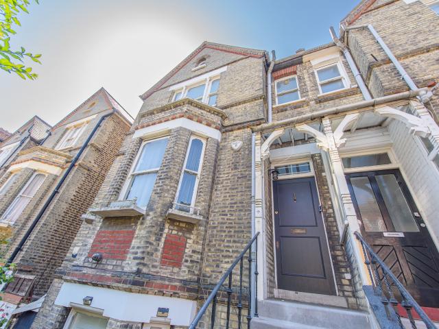 3 Bedrooms House semi detached for Rent in Mill Lane | Foxtons