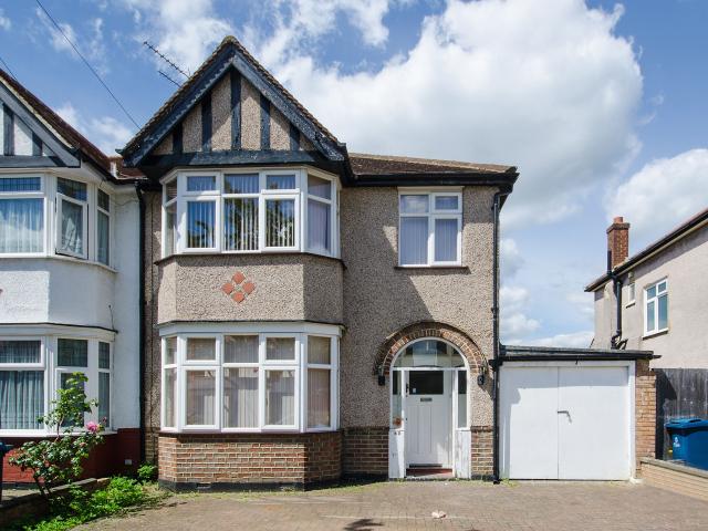 3 Bedrooms House semi detached for Rent in The Avenue | Foxtons