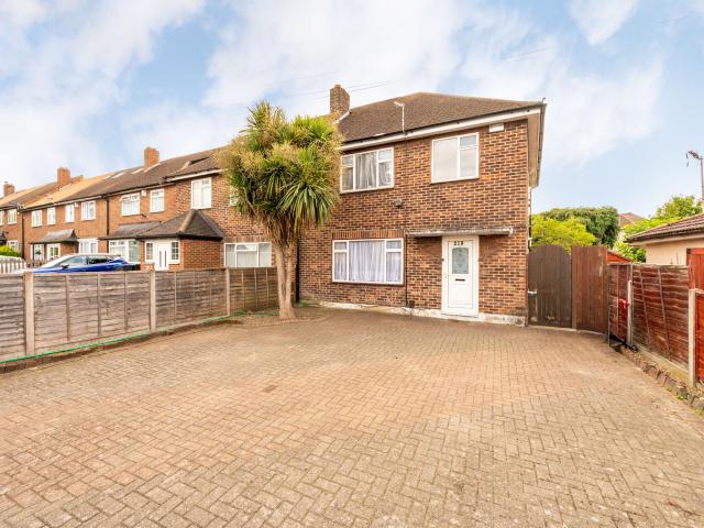 3 Bedrooms House semi detached for Rent in Tudor Drive | Foxtons