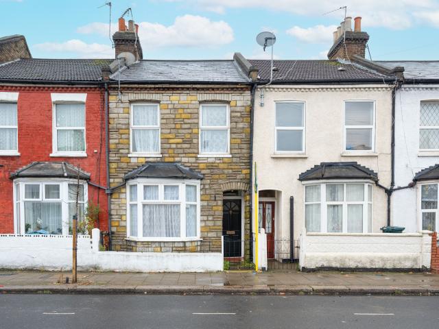 3 Bedrooms House terraced for Rent in Fountain Road | Foxtons