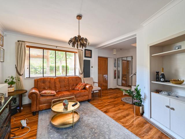 3 Bedrooms House terraced for Rent in Hickin Street | Foxtons