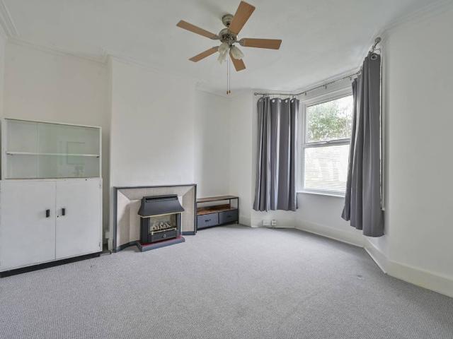 3 Bedrooms House terraced for Rent in Pelham Road | Foxtons