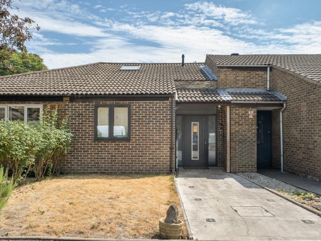 3 Bedrooms House terraced for Rent in St Gerards Close | Foxtons