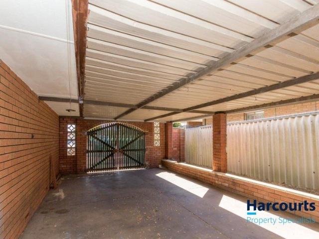 3 bedrooms / large garden and large workshop