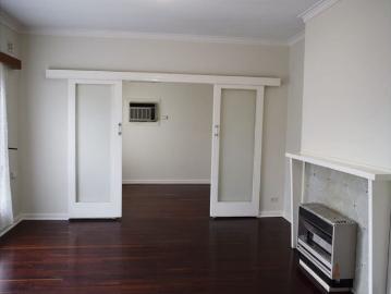 3 Bedrooms Low Maintenance Walk to the Paradise O'Bahn Bus Station