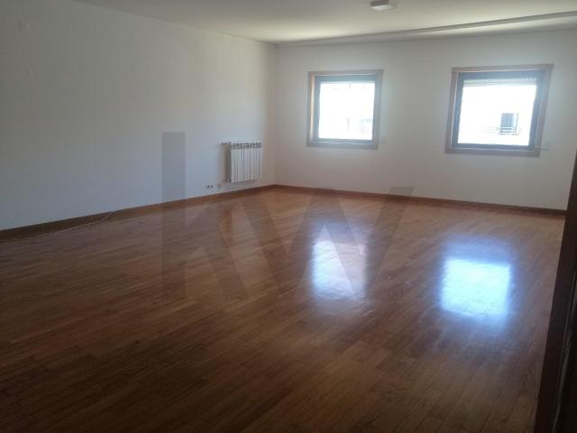 3 Bedrooms Parque das Nações |2 Garage Spaces | Collection