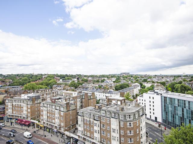 3 Bedrooms Penthouse for Rent in Finchley Road | Foxtons