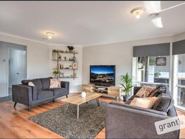 3 Bedrooms Plus Study in Great Narre Warren Location