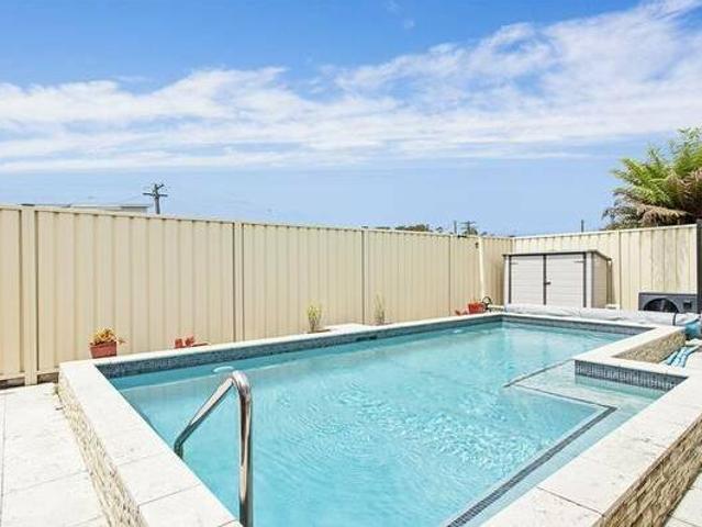 3 Bedrooms Pool