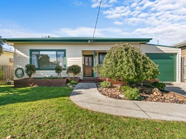 3 BEDROOMS + STUDY CLOSE TO SCHOOLS
