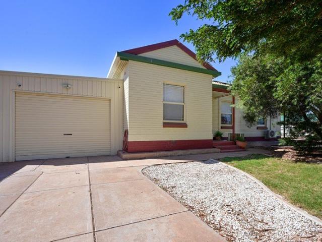3 bedrooms, Study, Rumpus Room & Shed. Roller Door and Carport