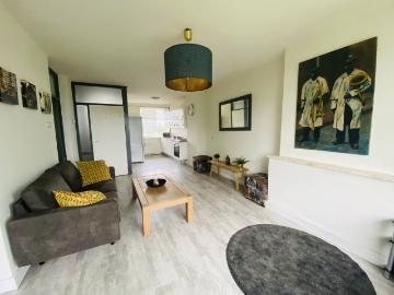 3 bedrooms Surface Area: 85m2 Furnished