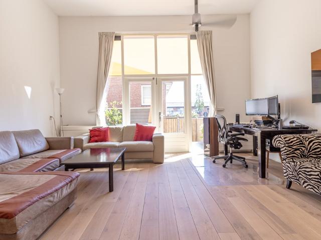 3 bedrooms Surface Area: 100m2 Furnished