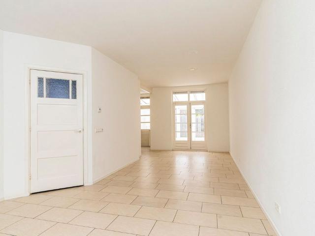 3 bedrooms Surface Area: 125m2 Unfurnished