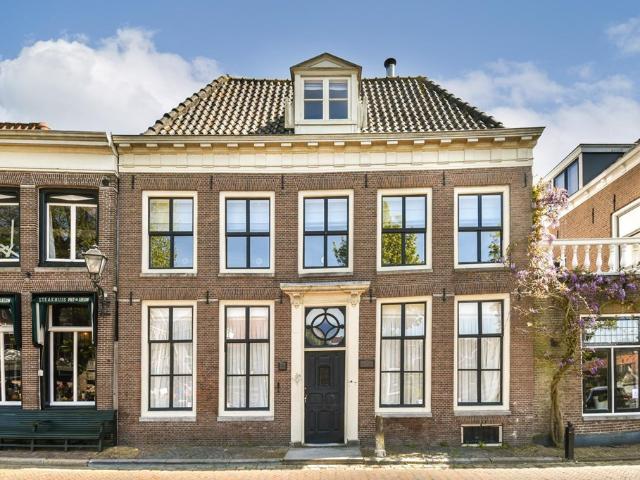 3 bedrooms Surface Area: 160m2