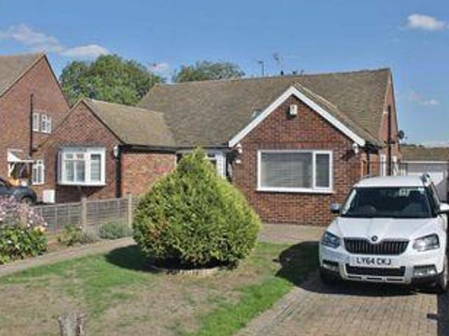 3 Bedrooms Semi detached bungalow for sale in Nursery Road, Meopham, Gravesend DA13