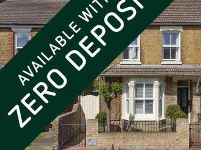 3 Bedrooms Semi detached house for rent in Albany Road, Sittingbourne ME10