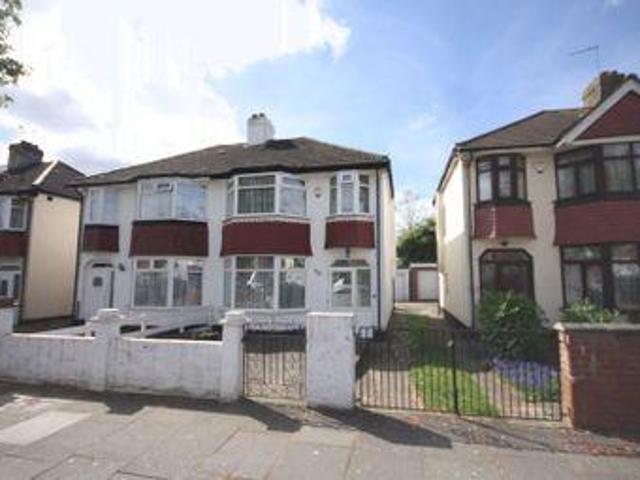 3 Bedrooms Semi detached house for rent in Eskdale Avenue, Northolt UB5