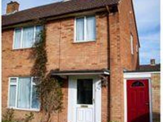 3 Bedrooms Semi detached house for rent in Huntsmoor Road, Tadley RG26