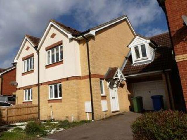 3 Bedrooms Semi detached house for rent in Marsh Rise, Sittingbourne ME10