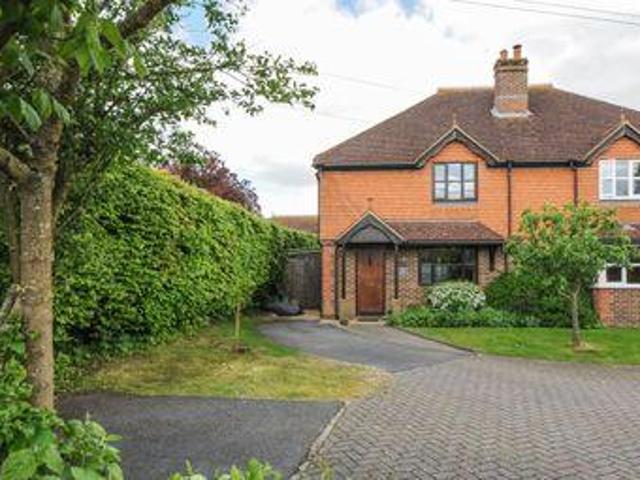 3 Bedrooms Semi detached house for rent in North Stroud Lane, Stroud, Petersfield GU32