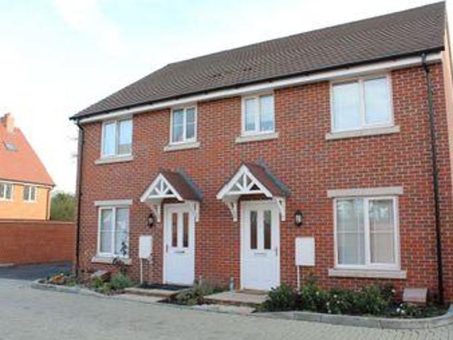 3 Bedrooms Semi detached house for rent in Parsons Way, Tongham, Farnham GU10