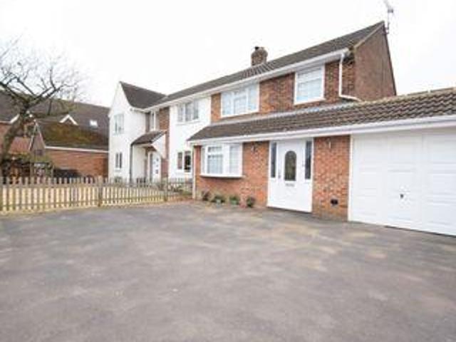 3 Bedrooms Semi detached house for rent in Wycombe Road, Prestwood HP16