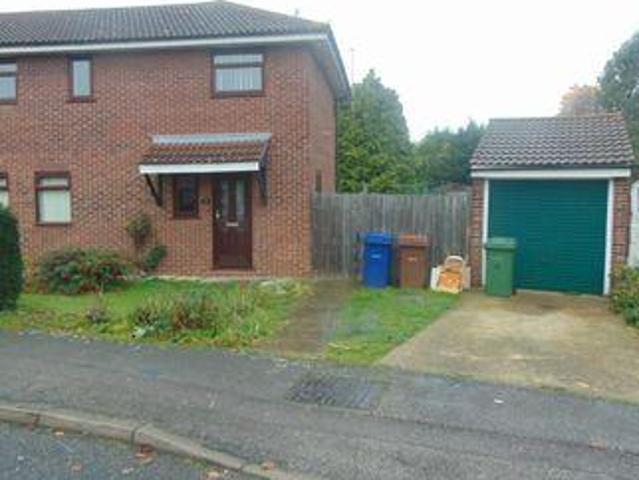 3 Bedrooms Semi detached house for sale in Comfrey Court, Grays RM17