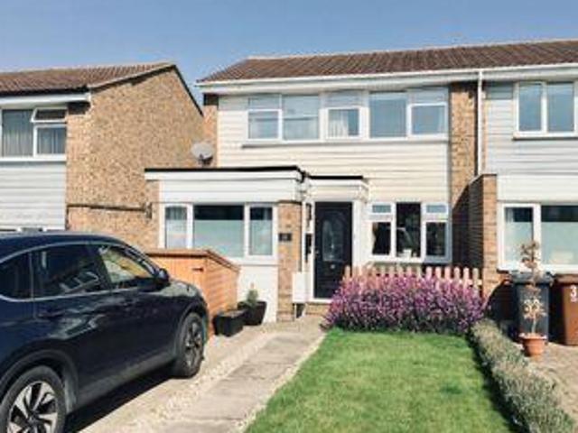 3 Bedrooms Semi detached house for sale in Chaucer Road, Royston SG8