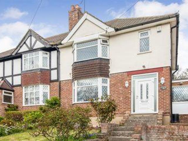3 Bedrooms Semi detached house for sale in Cherrycot Rise, Orpington, Kent BR6