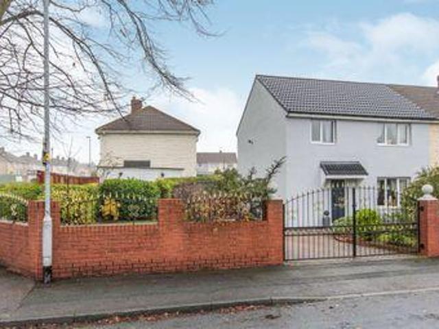 3 Bedrooms Semi detached house for sale in Cromwell Road, Castleford WF10
