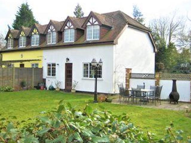 3 Bedrooms Semi detached house for sale in Albany Park, Colnbrook, Slough SL3