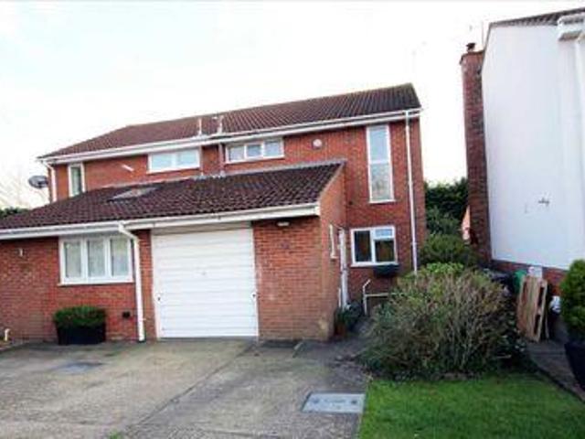 3 Bedrooms Semi detached house for sale in Ash Hill Close, Bushey WD23