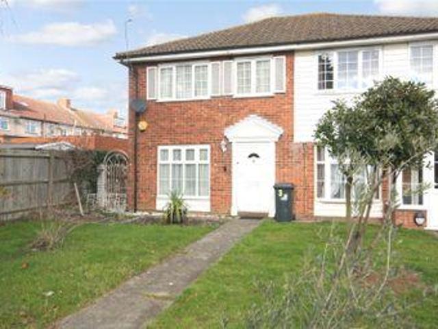 3 Bedrooms Semi detached house for sale in Bassett Way, Greenford UB6