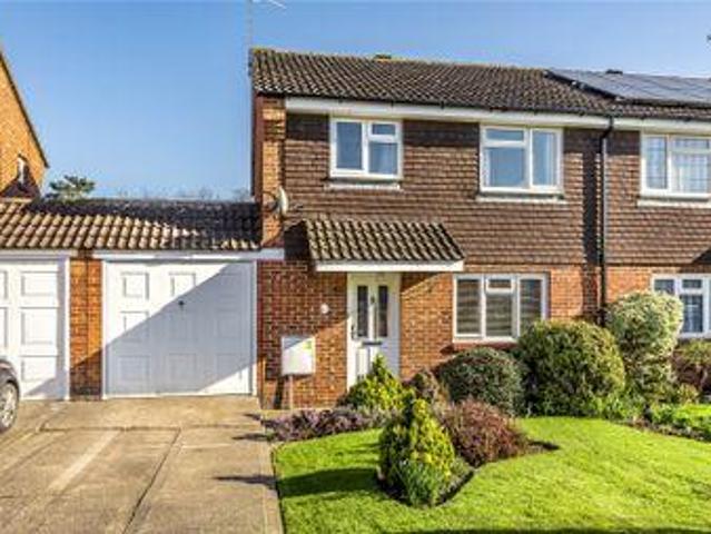 3 Bedrooms Semi detached house for sale in Blinco Lane, George Green, Slough, Berkshire SL3