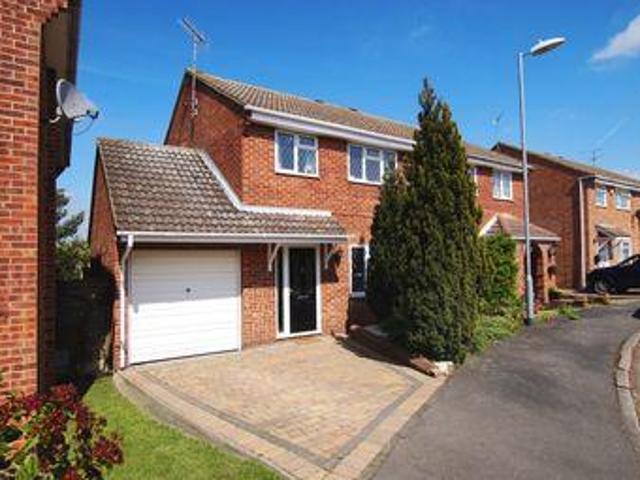 3 Bedrooms Semi detached house for sale in Goldhanger Close, Rayleigh SS6