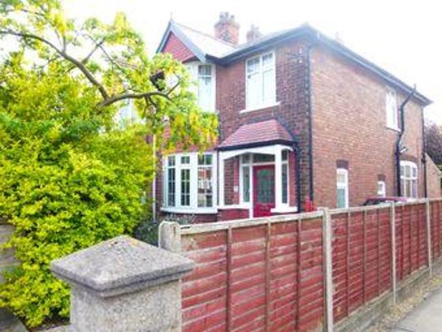 3 Bedrooms Semi detached house for sale in Glover Road, Scunthorpe DN17