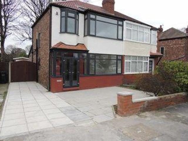 3 Bedrooms Semi detached house for sale in Dorrington Road, Cheadle Heath, Stockport SK3